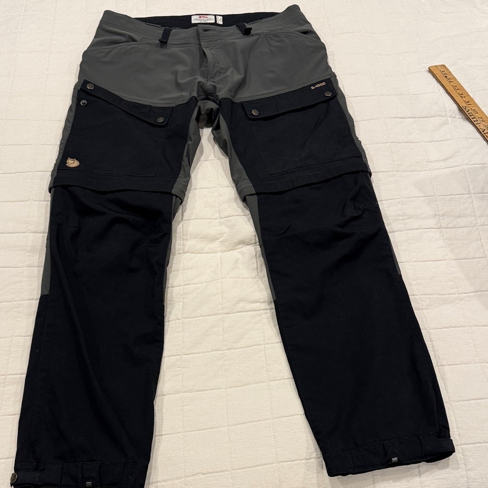 Fjallraven Men's Black and Gray Cargo Pants